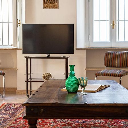 Amazing Historical Apartment - Jewish Ghetto Рим Екстериор снимка