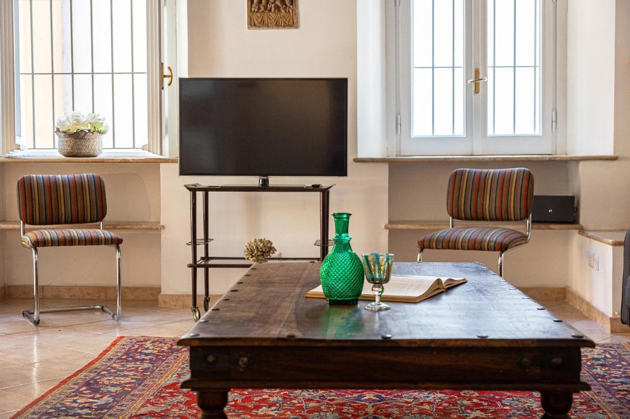 Amazing Historical Apartment - Jewish Ghetto Рим Екстериор снимка