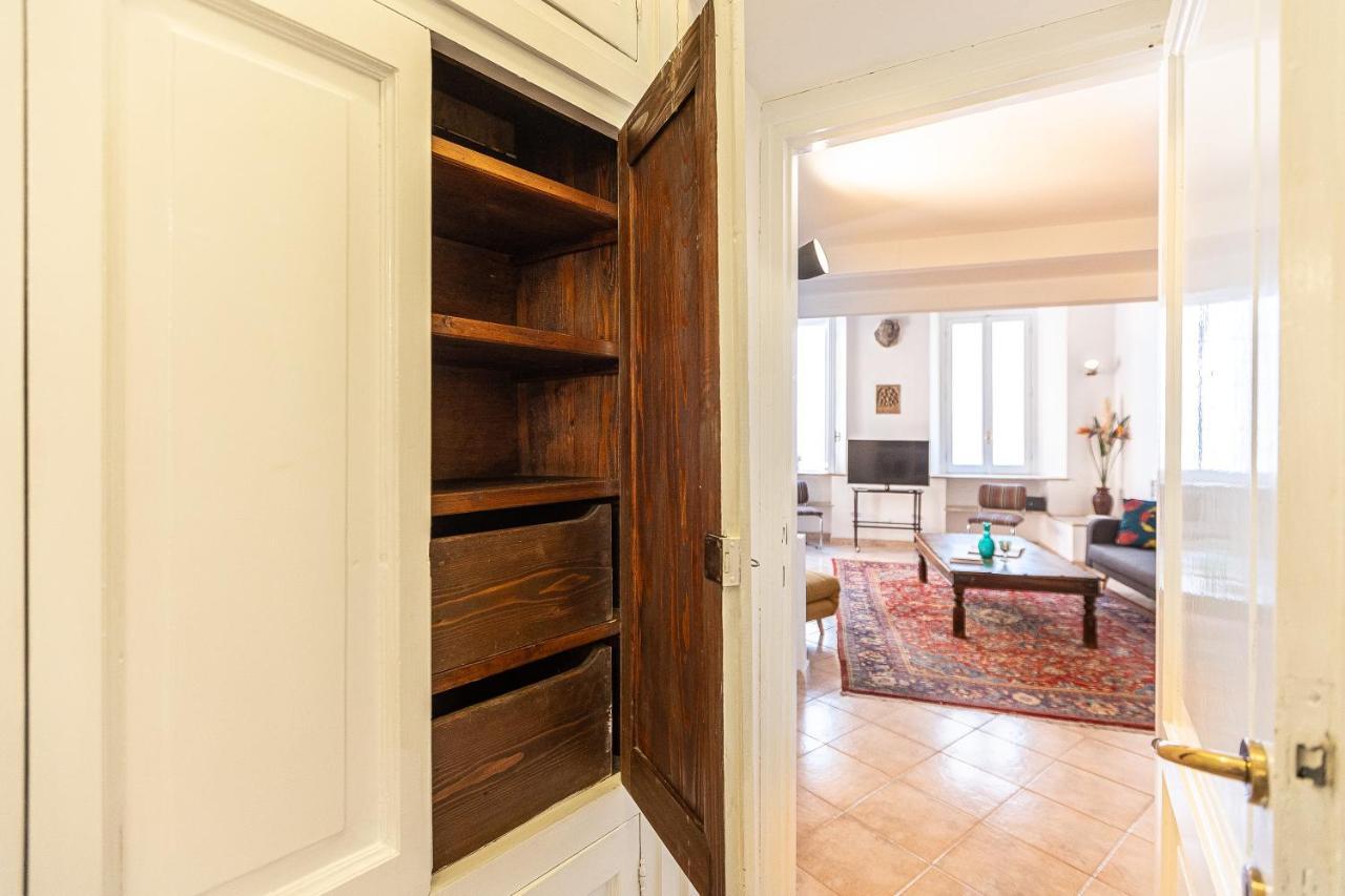 Amazing Historical Apartment - Jewish Ghetto Рим Екстериор снимка