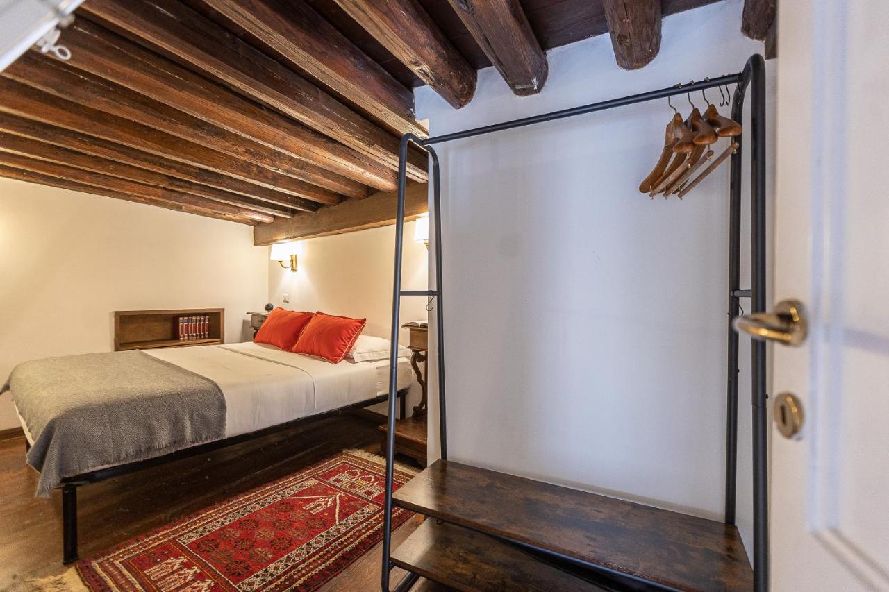 Amazing Historical Apartment - Jewish Ghetto Рим Екстериор снимка